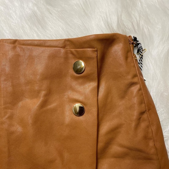 NEW WOMEN’S TRENDY CAMEL BUTTON FRONT FAUX LEATHER SKORT - Picture 11 of 16